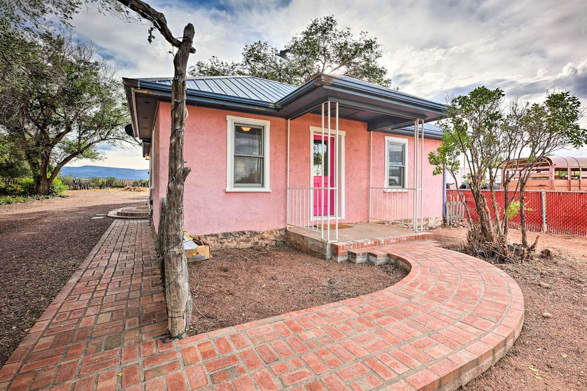 Quaint Springerville Home Hike, Ski & Hunt! Evolve