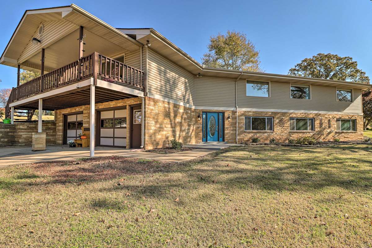 Large Home w/ Games Walk to Bull Shoal Lake! Lakeview, AR Evolve