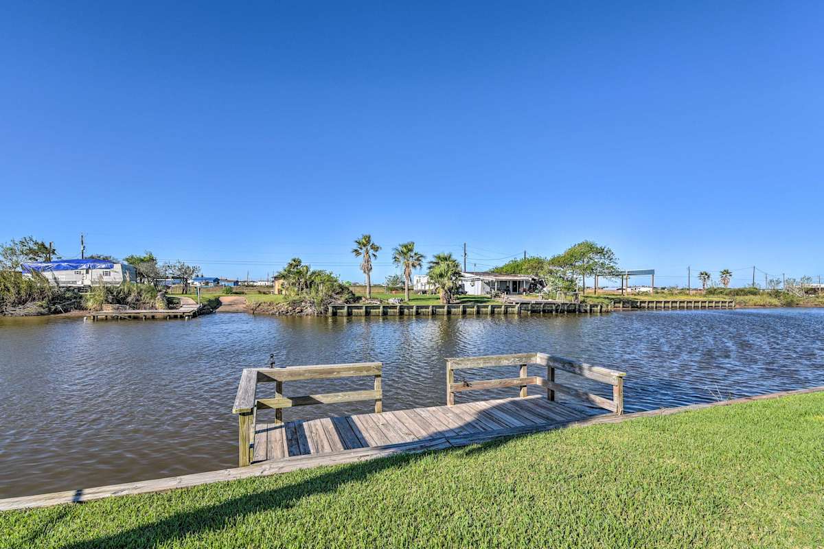 Canalfront Cabin in Sargent 1 Mile to Beach! Evolve