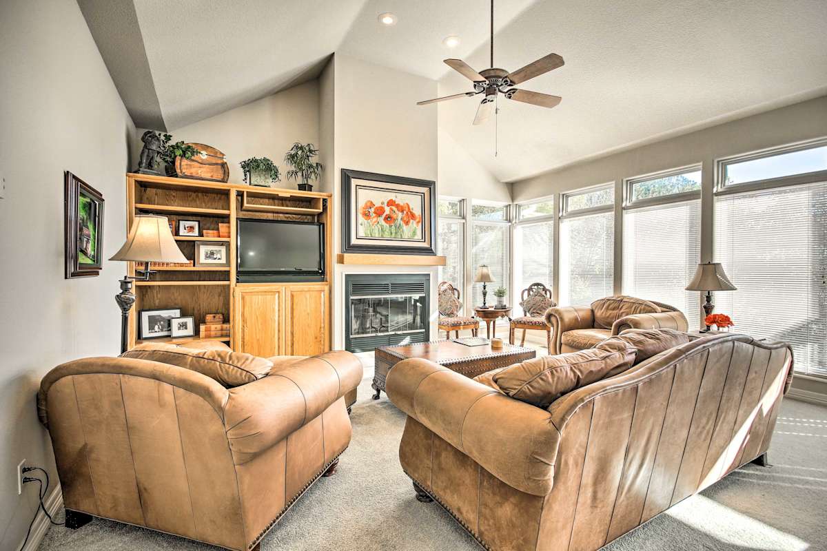 Home w/ Deck Near Lake Avalon, Boat Ramp + Golf! Bella Vista, AR Evolve