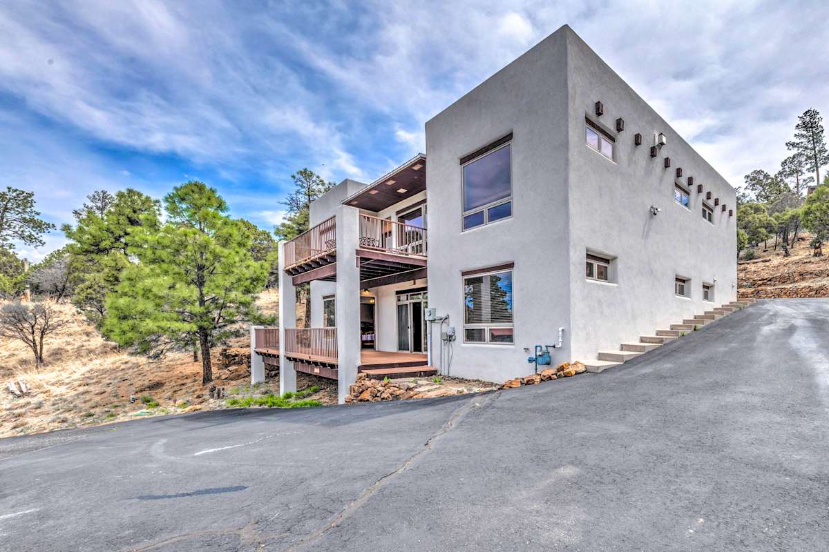 Luxe Ruidoso Home w/ Hot Tub + Mountain Views Evolve