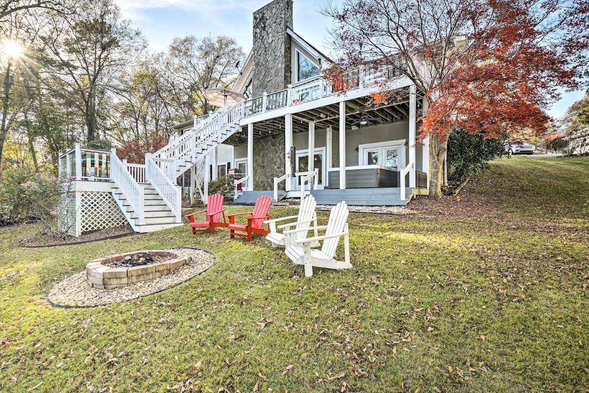 Lake Hartwell Home w/ Private Dock & Hot Tub! Lavonia, GA Evolve