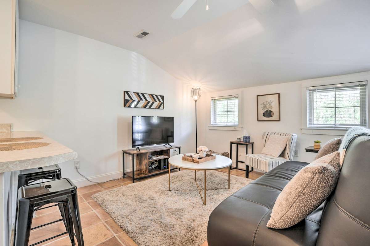 Modern Chapel Hill Condo Convenient to Hot Spots! Evolve