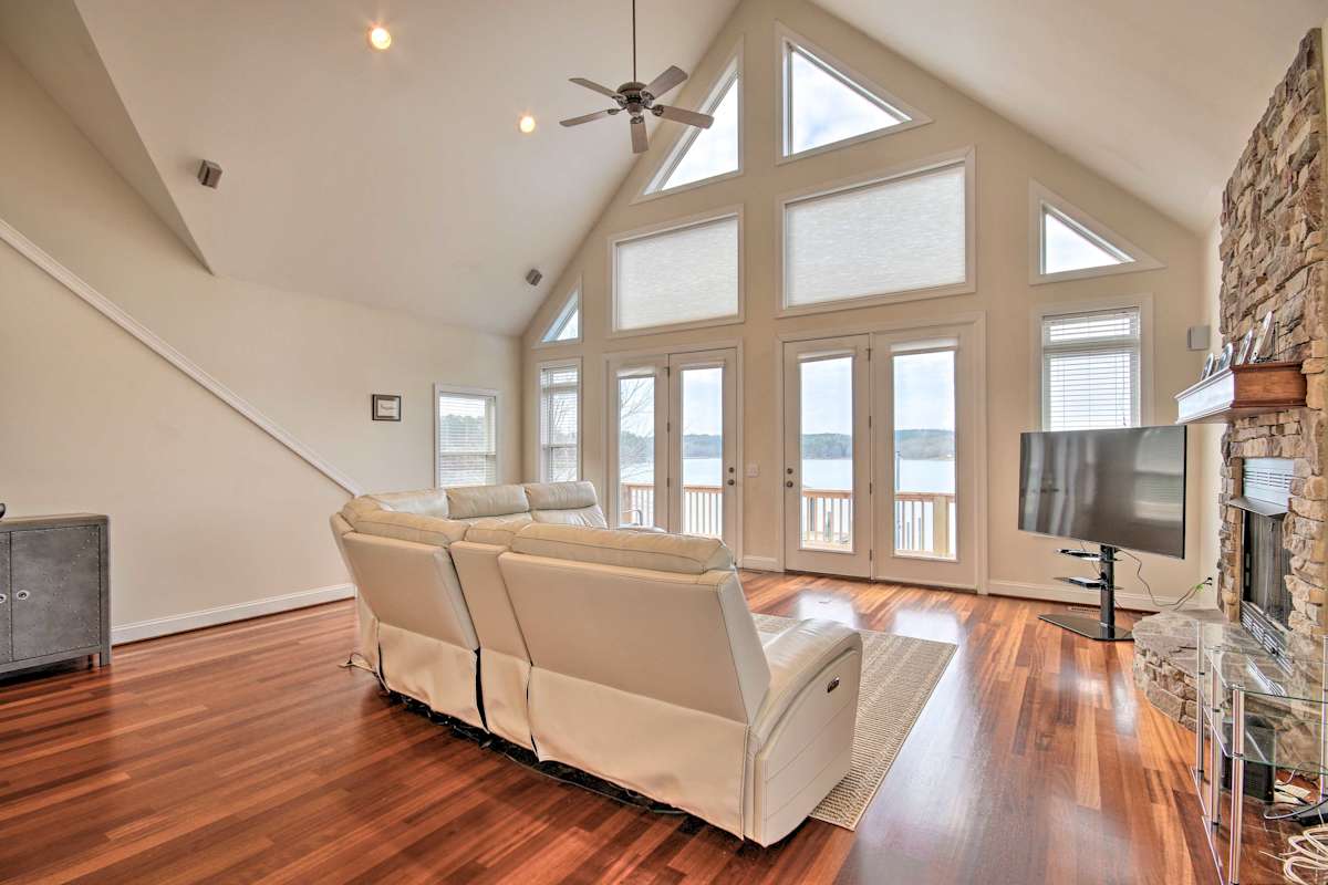 Dreamy Ridgeway Home w/ Grill on Lake Wateree! Evolve