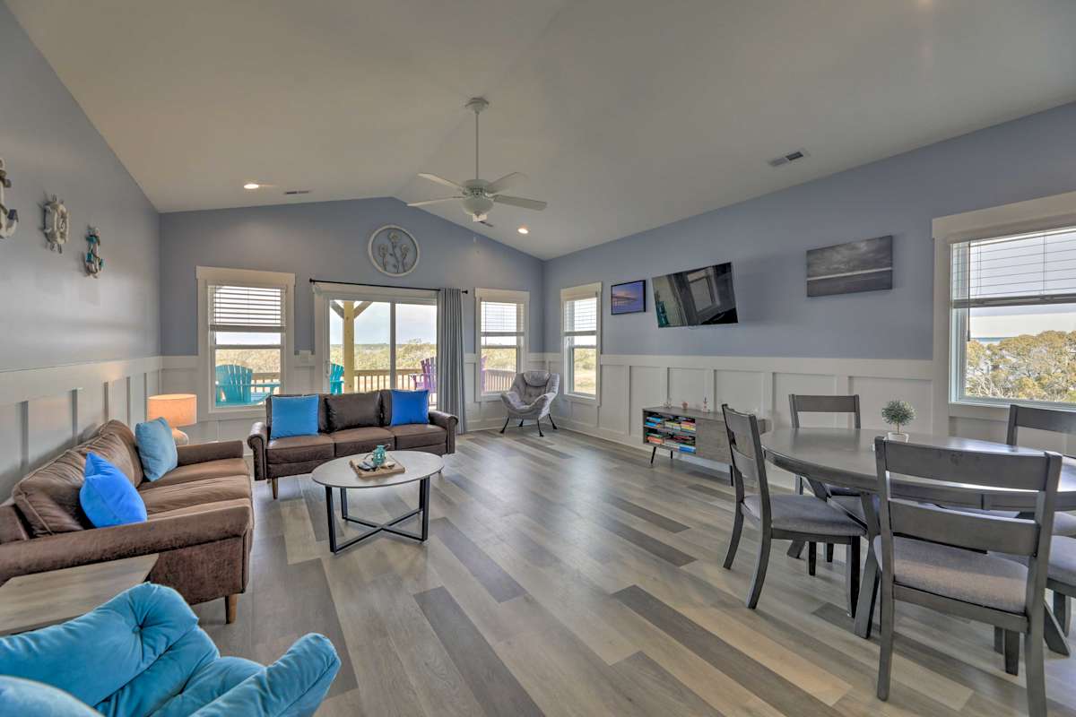Stylish Townhome w/ Balconies & Tesla Charger! Surf City, NC Evolve