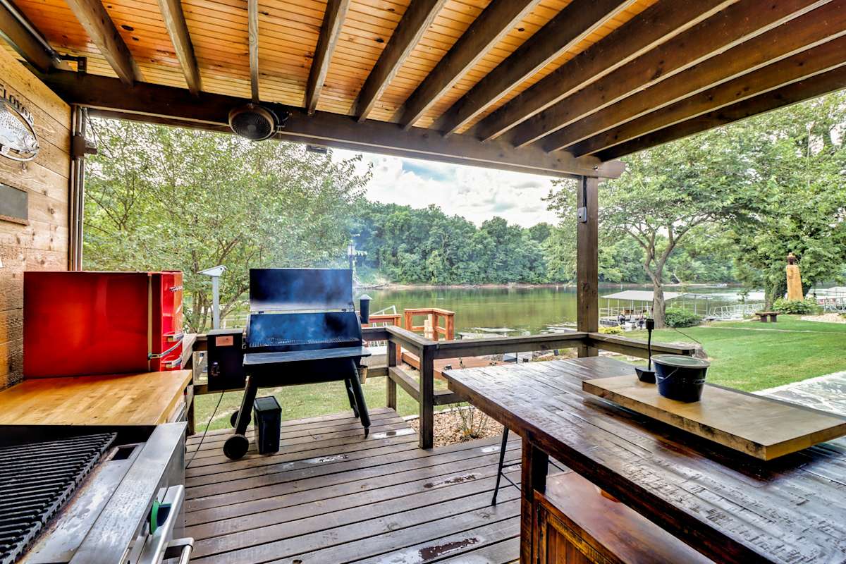 Cotter Home w/ Direct Access to White River! Evolve