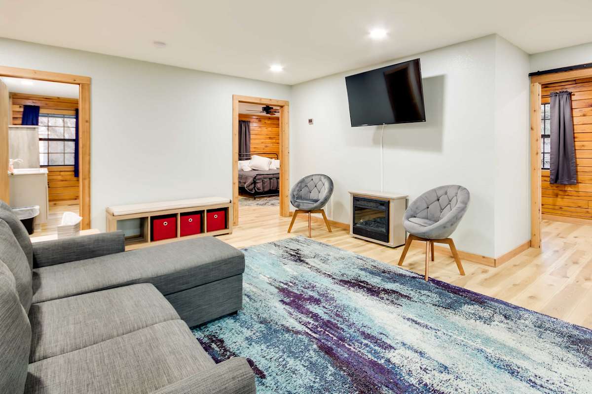 Tranquil Creekside Hideout Families Pineville, MO Evolve