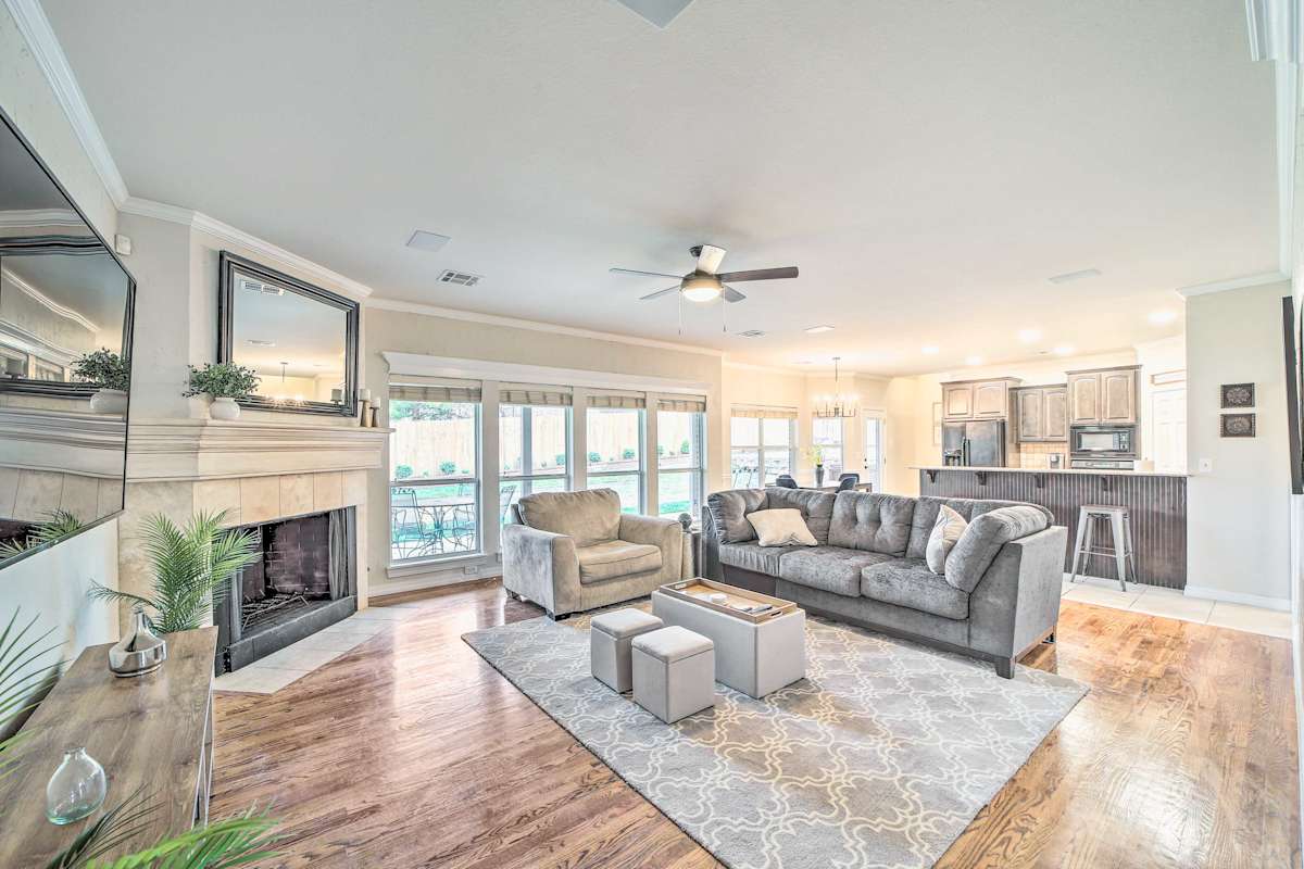 PetFriendly Tulsa Escape w/ Private Hot Tub! Evolve