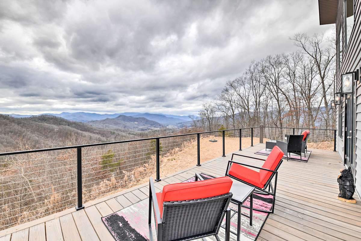 Scenic Hillside Cabin in Sylva w/ Hot Tub & Views! Evolve
