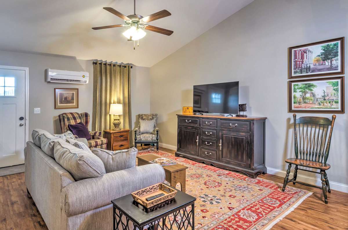 PetFriendly Brownsville Retreat w/ Porch! Evolve