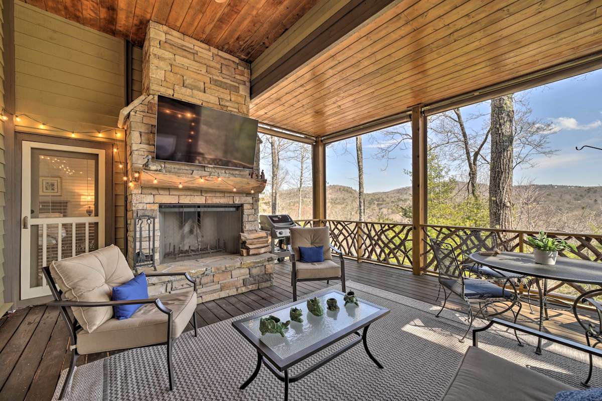 Beautiful Lake Glenville Townhome w/ Mountain View Cashiers, NC Evolve