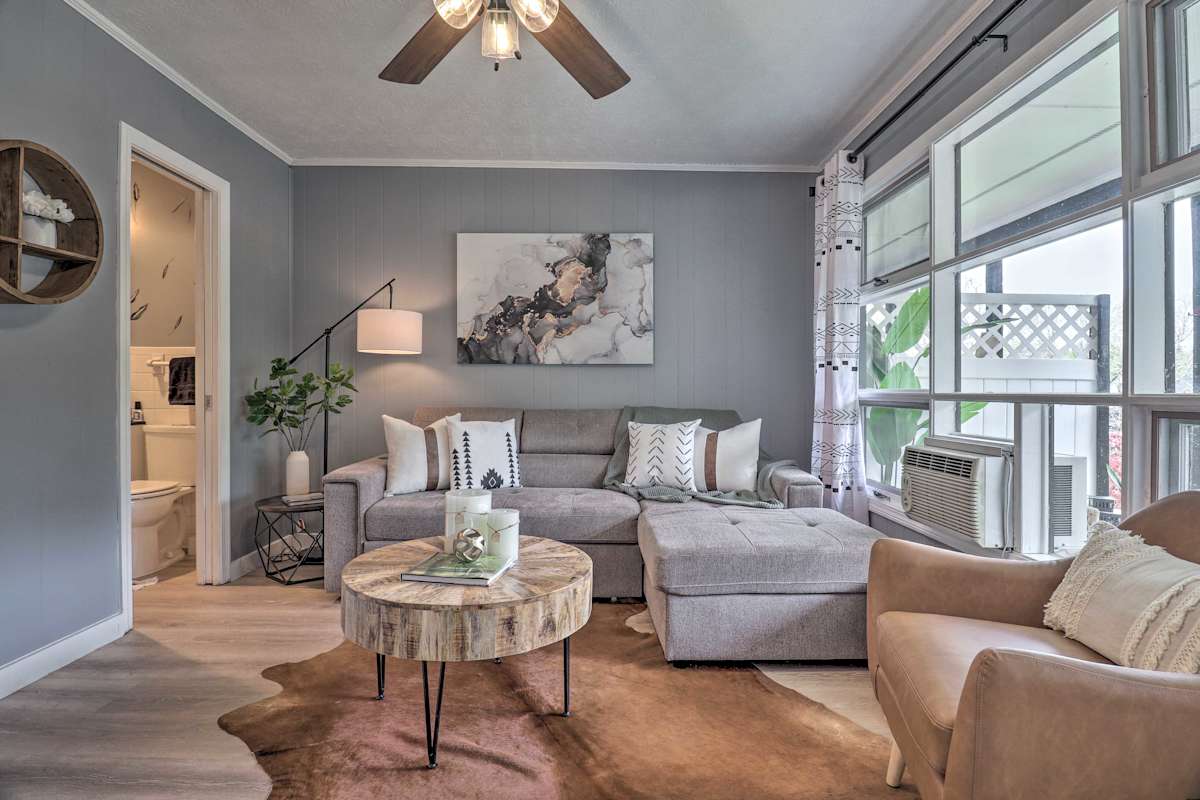 Chic Flat Rock Condo w/ Balcony + Lake View! Evolve