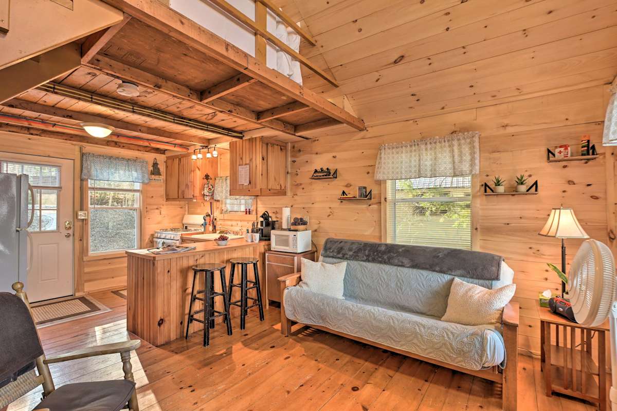 PetFriendly Ellsworth Cottage on Branch Lake Evolve