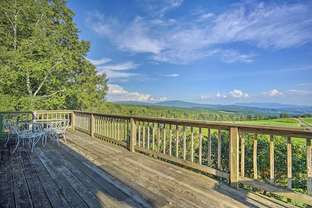 Bennington Cabin w/ Deck & Views of 3 States! Evolve