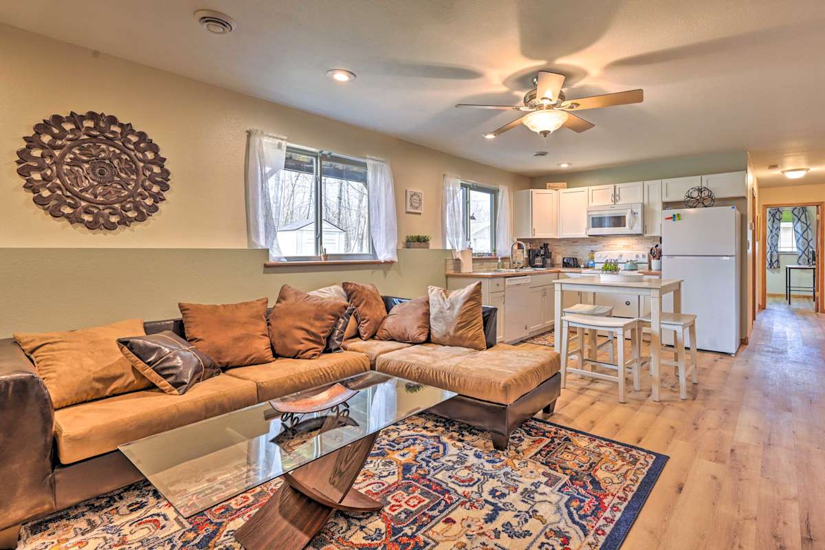 Mosinee Escape w/ Fire Pit 1 Mi to River! Evolve