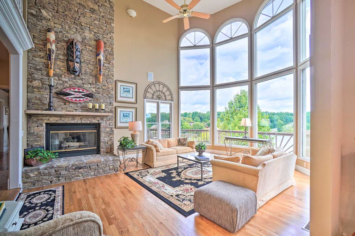 Lakefront Crossville Home w/ Private Hot Tub! Evolve