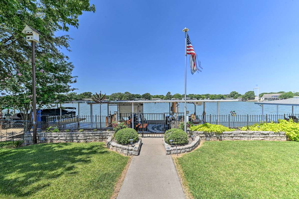 Lakefront Granbury Home, Boat Dock OnSite! Evolve