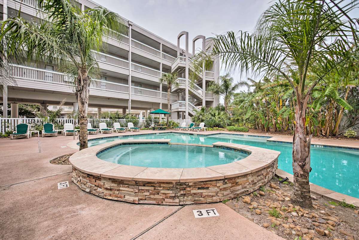 Galveston Condo w/ Oceanfront Views & 2 Pools Evolve