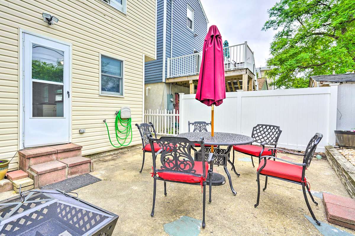 FamilyFriendly Keansburg Home Walk to Beach! Evolve