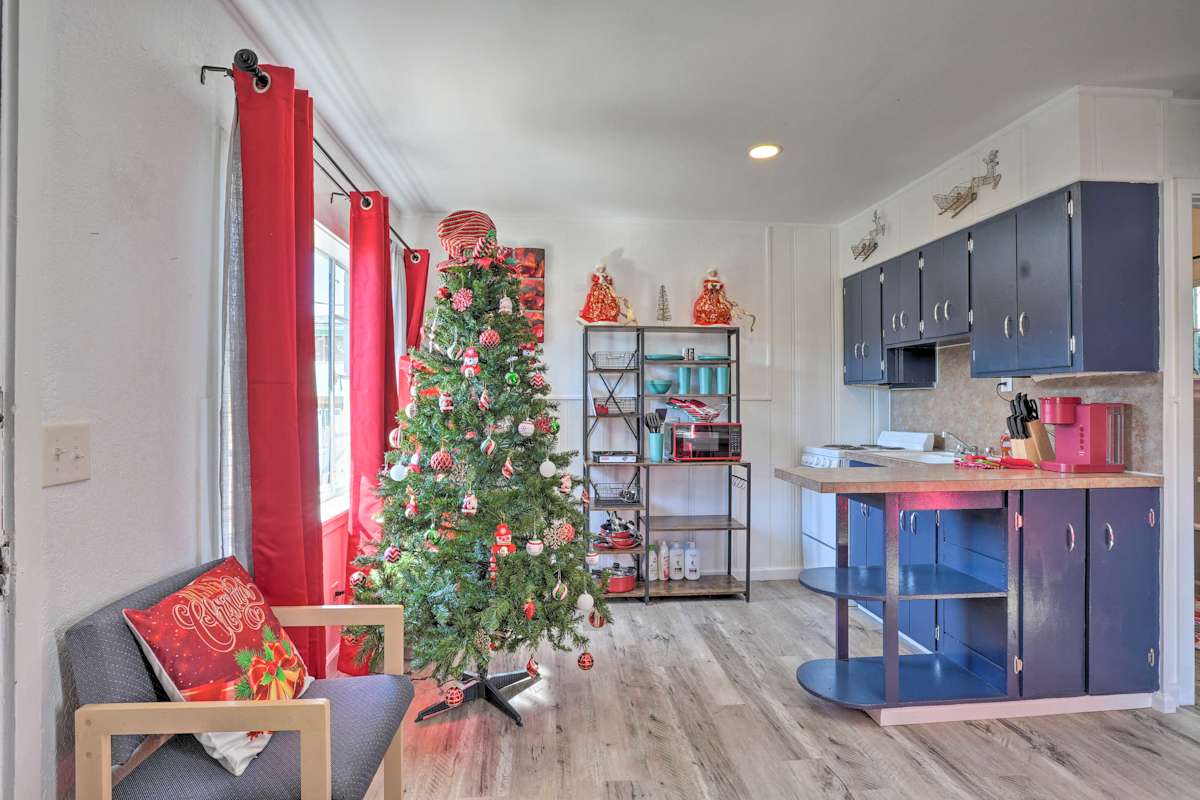 Themed Rockaway Beach Studio w/ Lake View! Evolve