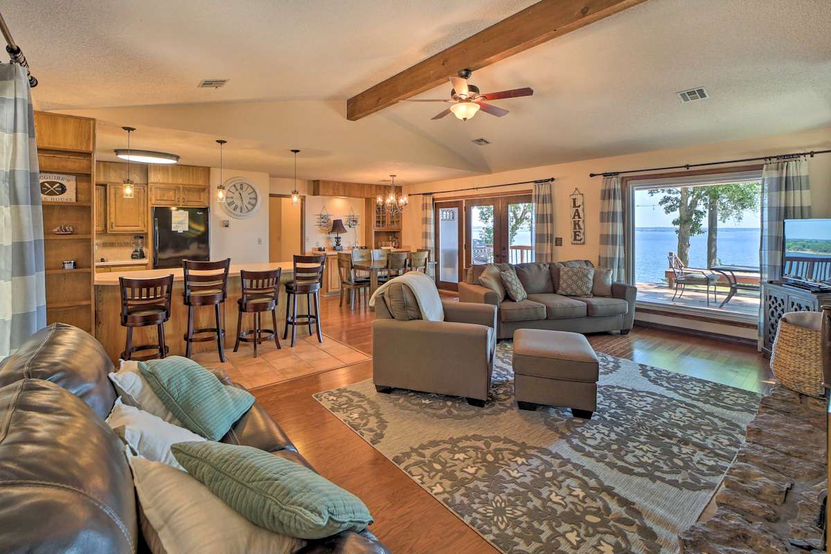 Waterfront Monkey Island Getaway at Grand Lake! Afton, OK Evolve