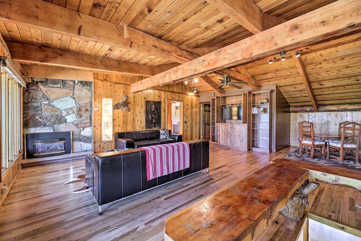 Spacious Pinedale Home w/ Mountain Range View Evolve