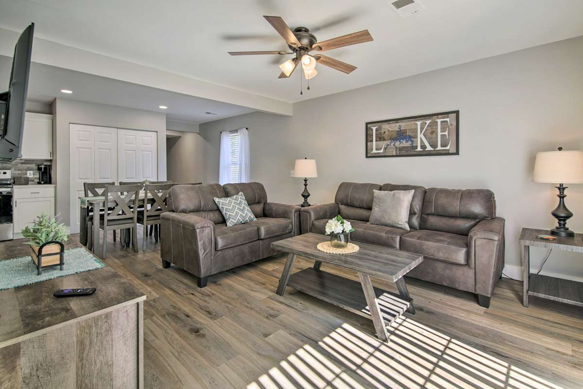 Chic Townhome 6 Mi to Talking Rocks Cavern! Kimberling City, MO