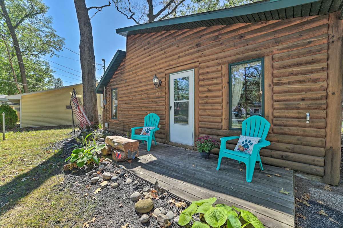 Charming Houghton Lake Cottage w/ Backyard! Prudenville, MI Evolve