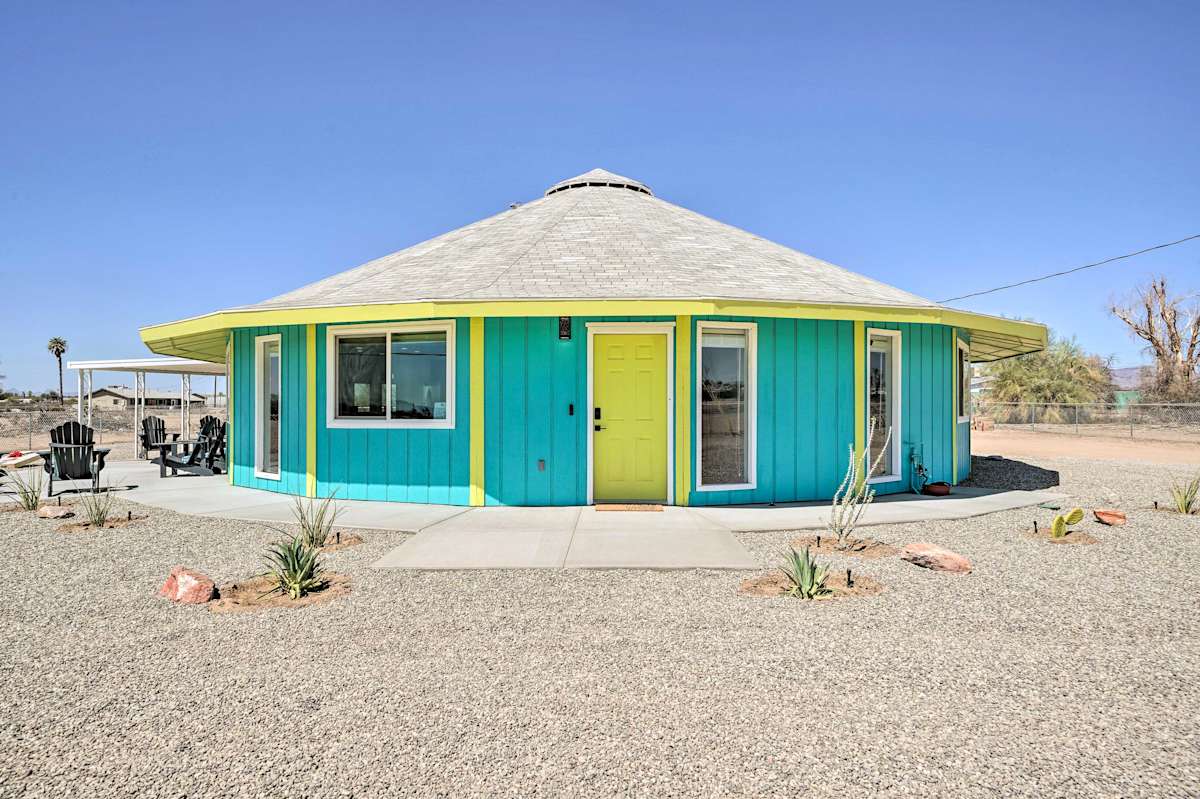 Bright & Modern Round House By Colorado River Big River, CA Evolve