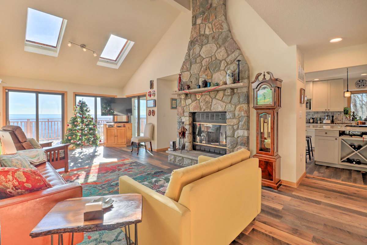 Albrightsville Home Deck + Panoramic Valley View! Evolve