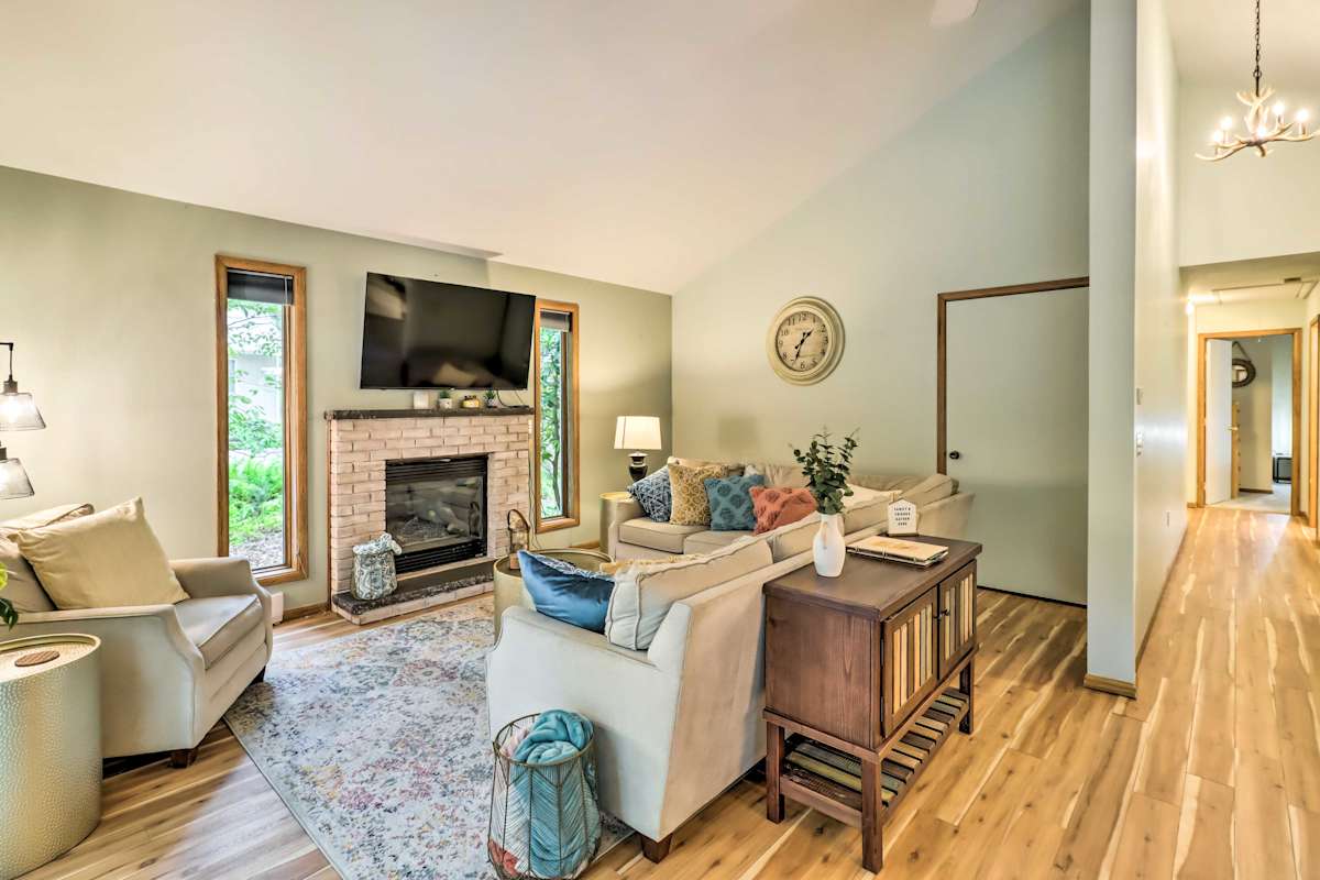 NEW! Charming Jim Thorpe Getaway w/ Deck + Yard! Evolve