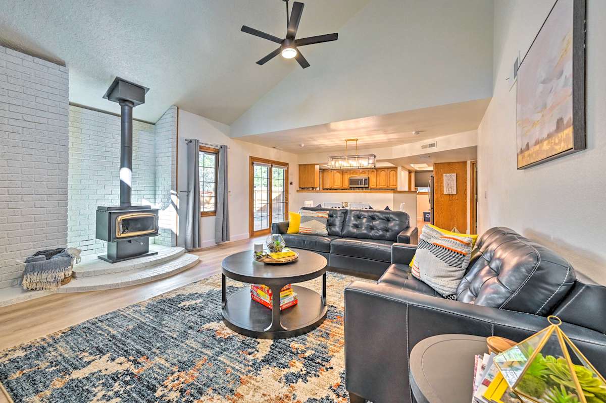 Spacious Flagstaff Home w/ Hot Tub & Grill! Evolve