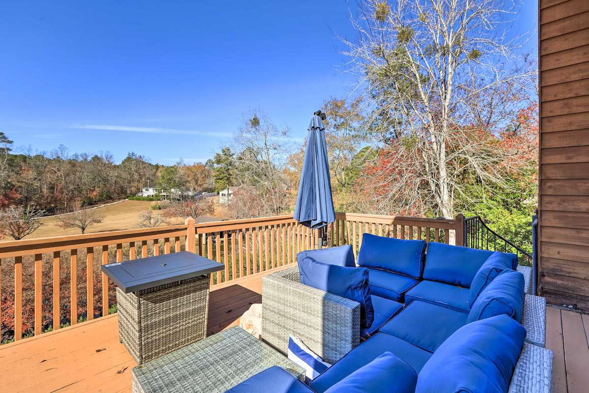 Lakefront Macon Getaway w/ Stunning Boathouse Evolve