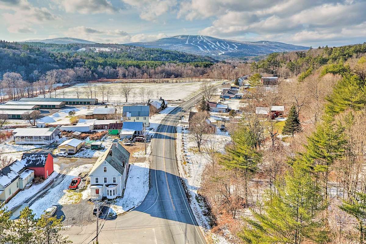 Comfy Ludlow Apartment 3 Mi to Okemo Resort Evolve