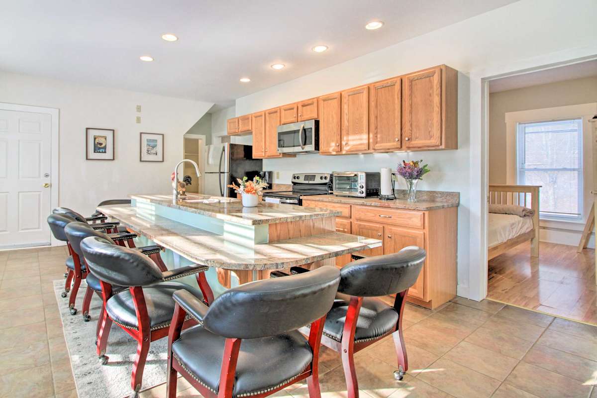 AllSeason Retreat Ludlow Apt Near Skiing! Evolve