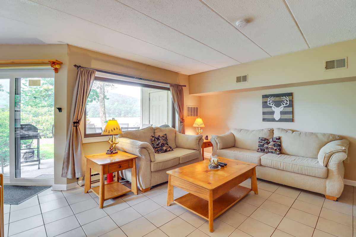 4Season Condo on Big Boulder Lake w/ Views! Lake Harmony, PA Evolve