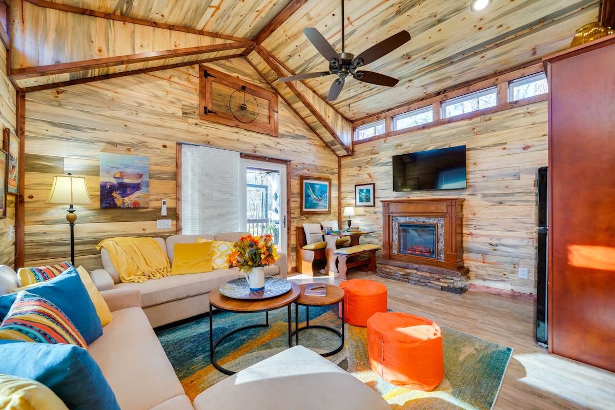 Hook, Line & Sinker Retreat w/ Fire Pit! - Broken Bow, OK | Evolve