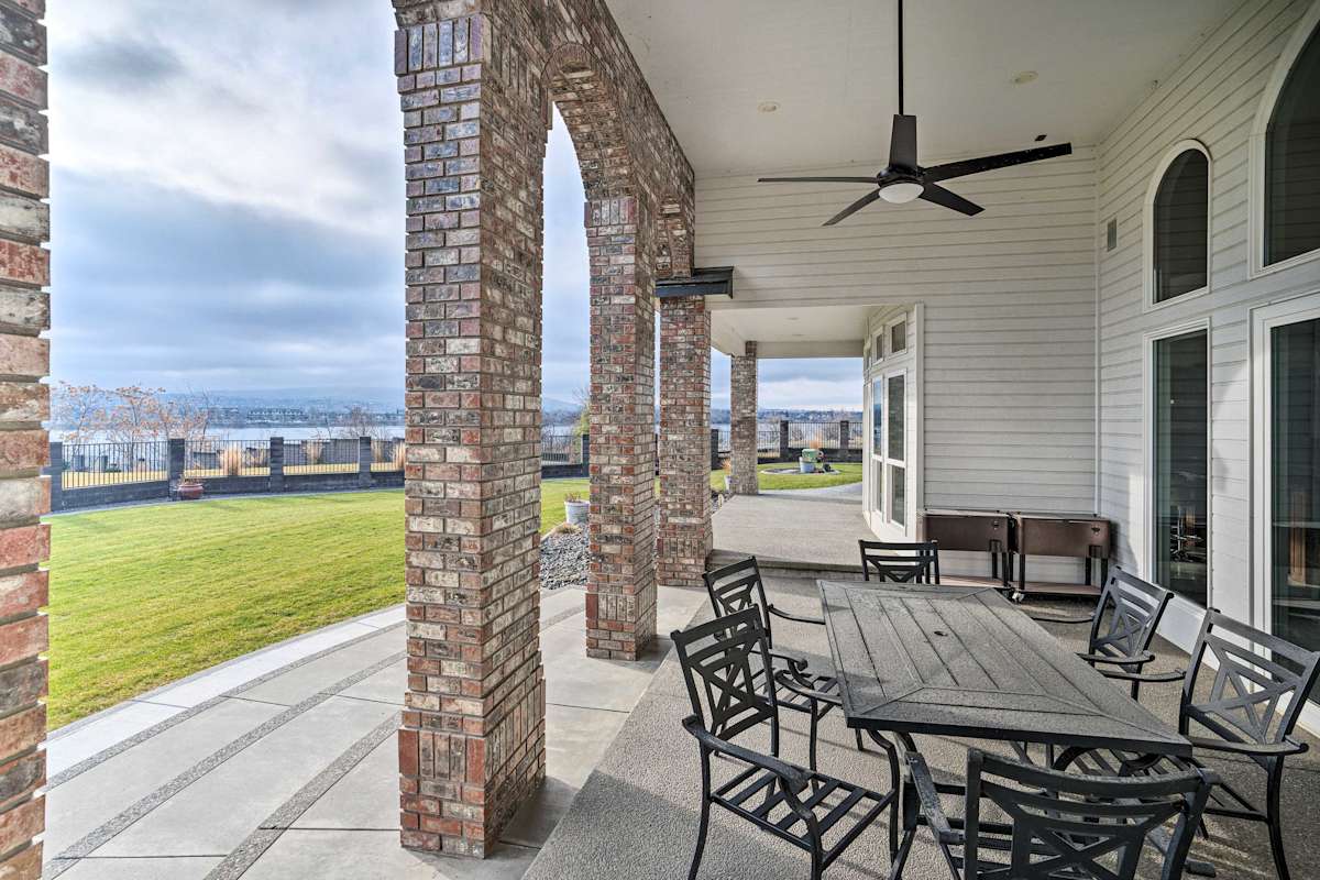 Chic Washington Wine Country Vacation Rental! Pasco, WA Evolve