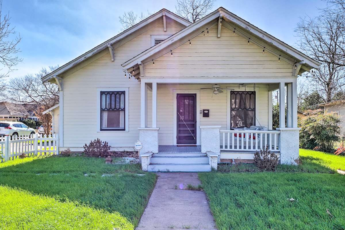 Vacation Rental Close to Town Square! Evolve