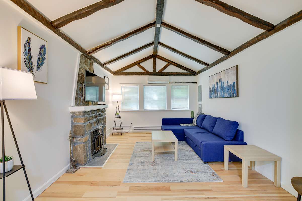 Creekside Hudson Valley Retreat 4 Mi to Winery! Monroe, NY Evolve