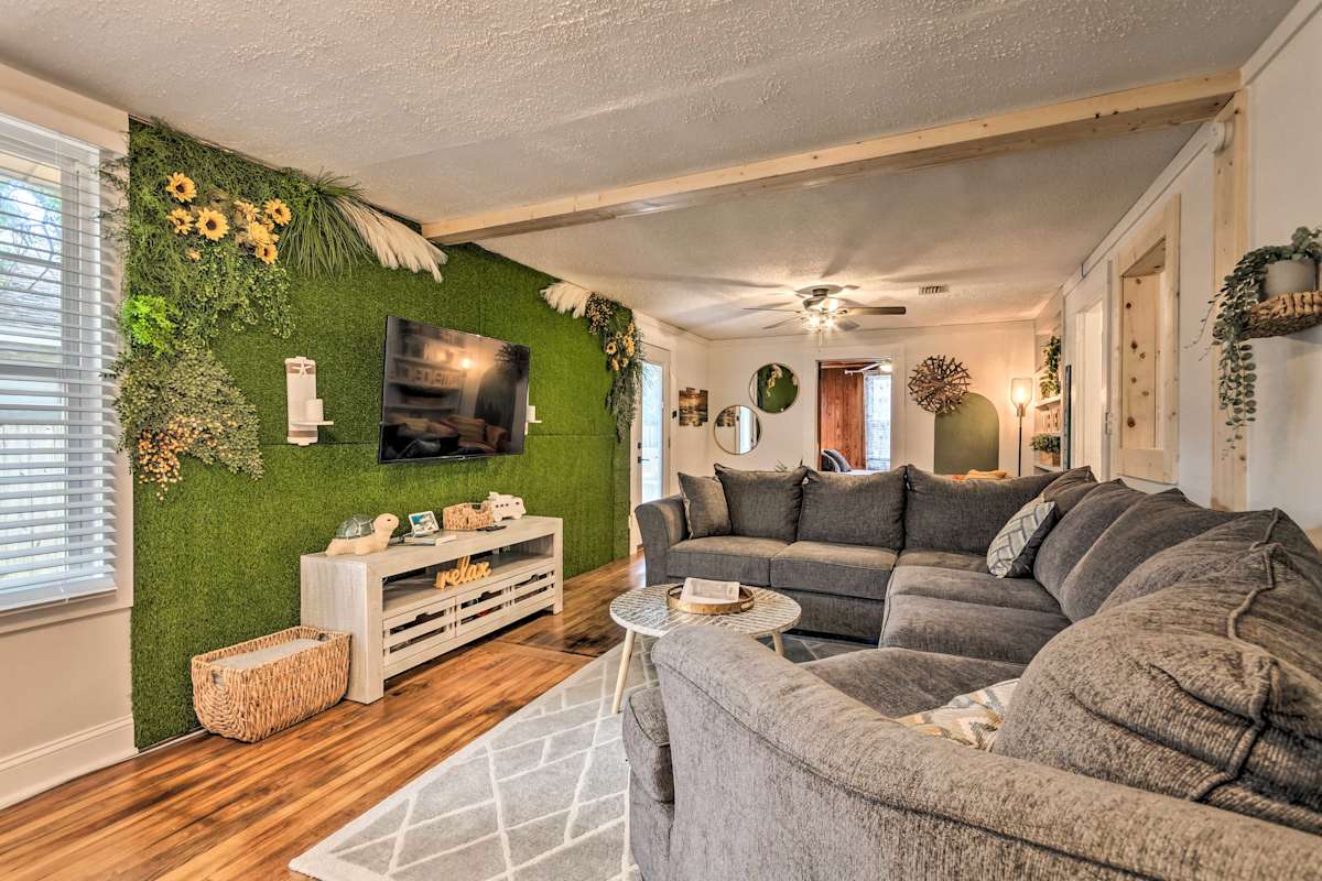 Adorable Vacation Rental in Pensacola! Evolve