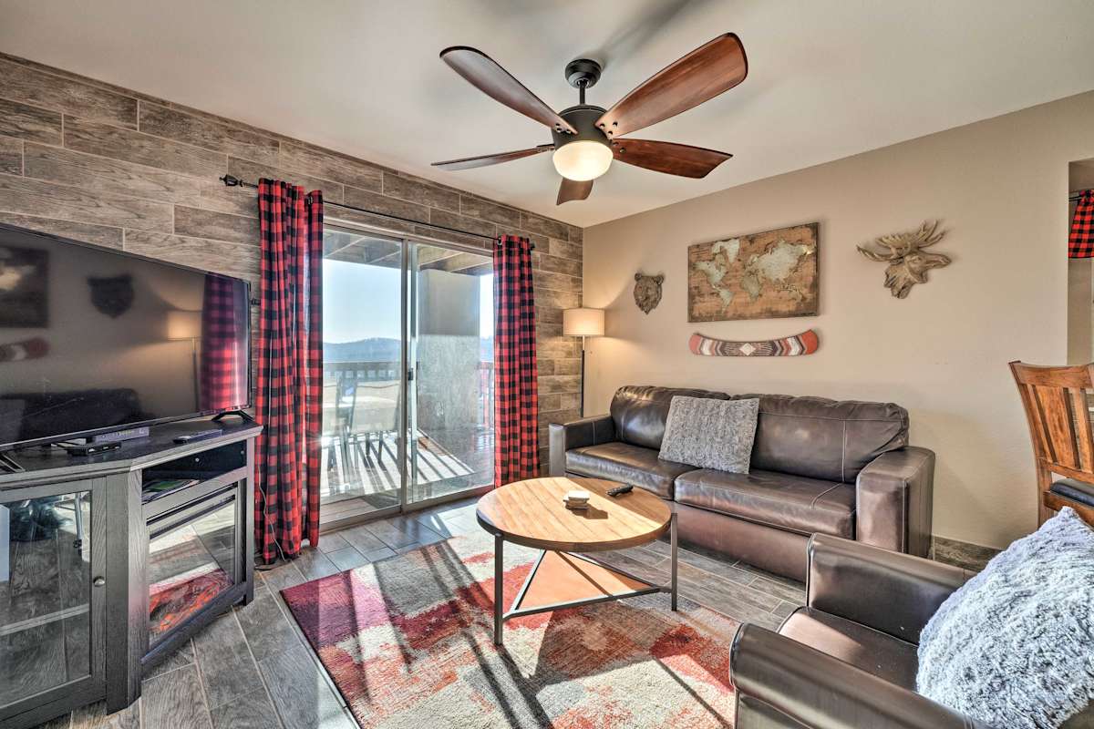 Branson Condo 1 Mi to Silver Dollar City! Evolve