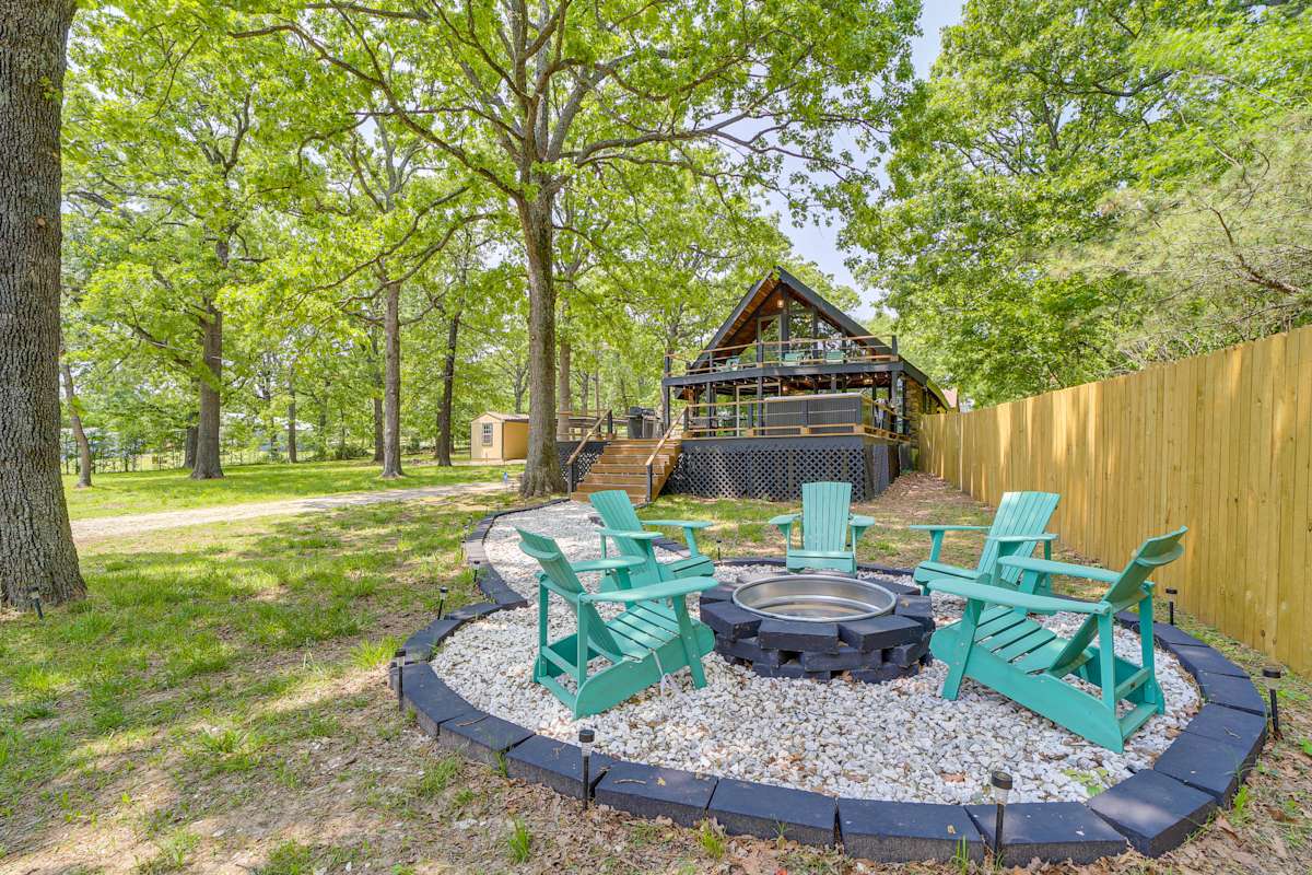 Modern Fairland Log Cabin w/ Lake Access! Evolve