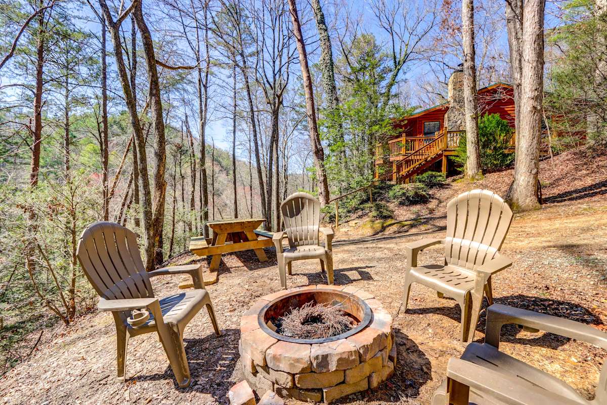 Lakefront Blue Ridge Cabin w/ Hot Tub! Evolve