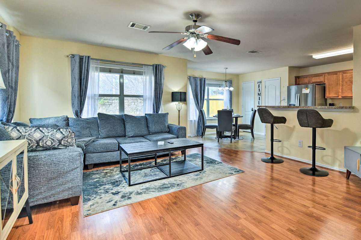 PetFriendly Dallas Home w/ Fenced Backyard! Evolve