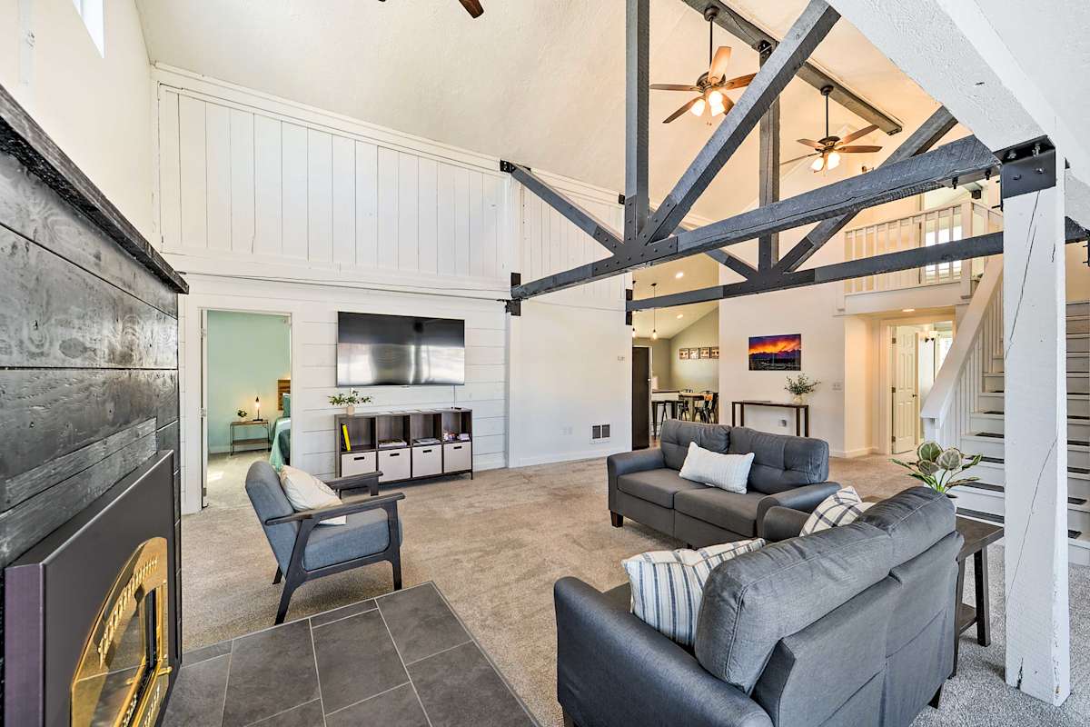 Centrally Located Pinedale Vacation Rental! Evolve