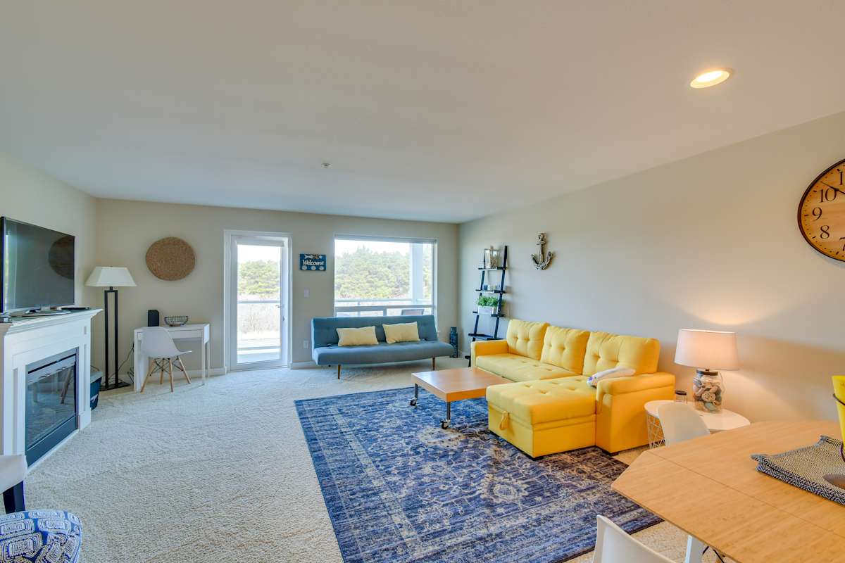 Westport Vacation Rental Walk to Beach! Evolve