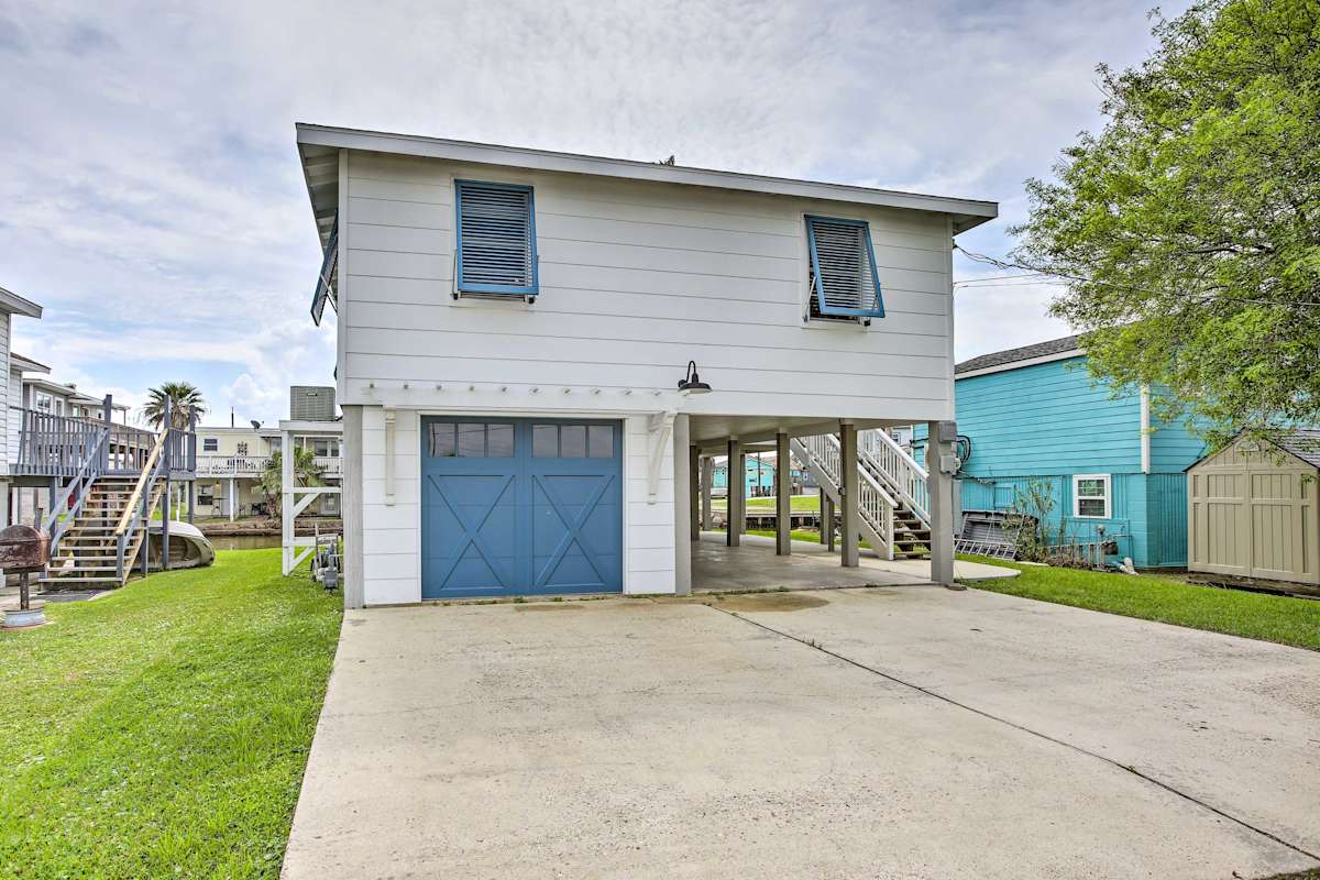 Waterfront Hitchcock Home with Spacious Deck! Evolve