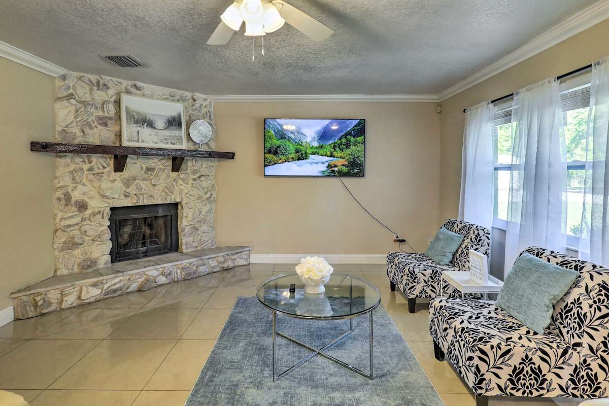 Valrico Home w/ Pool 16 Mi to Downtown Tampa! Evolve