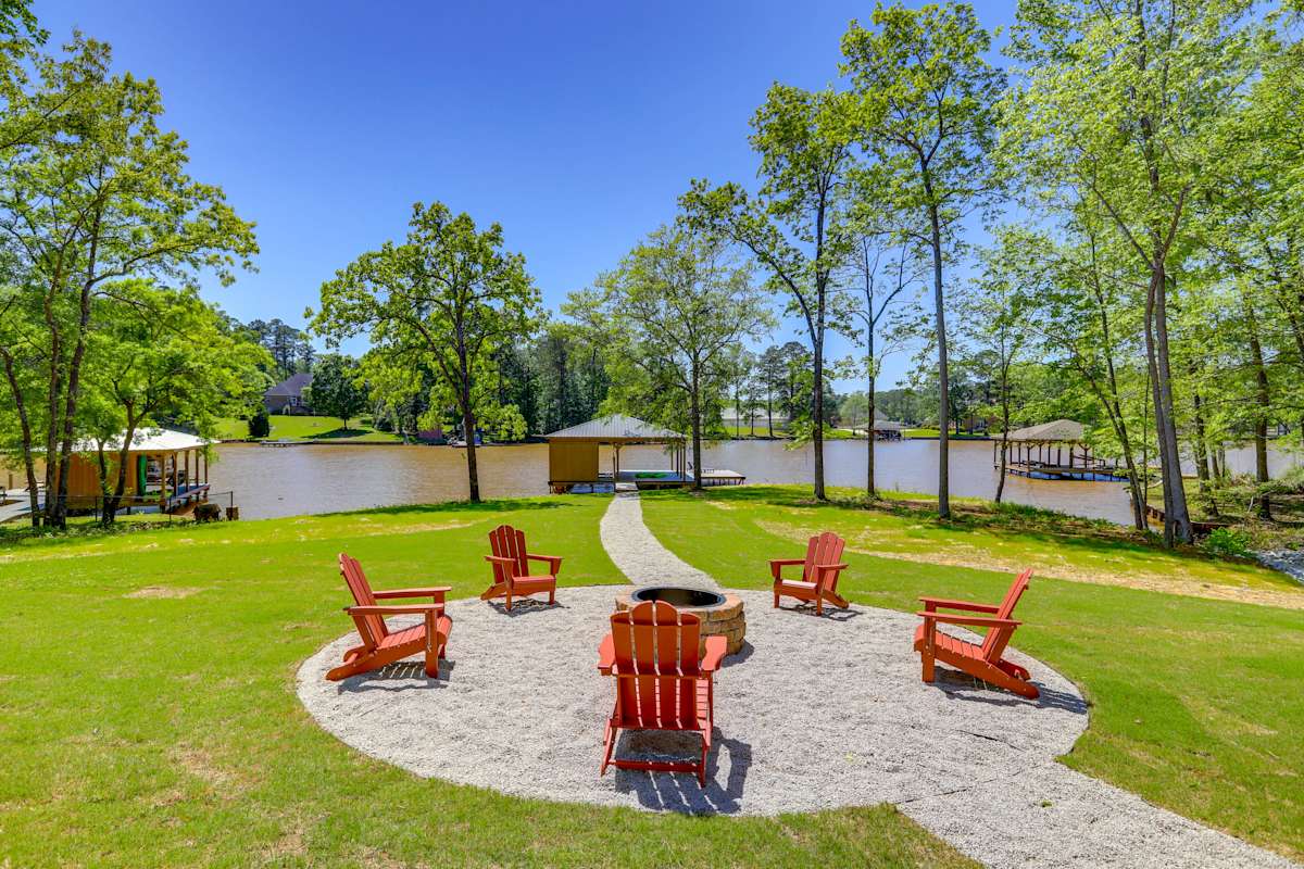 Spacious Lake Sinclair Vacation Rental w/ Dock! Milledgeville, GA
